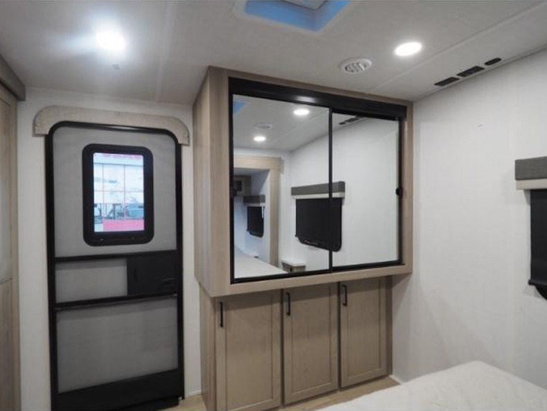 2026 Forest River Rockwood Ultra Lite 2619FK, $ 50,424