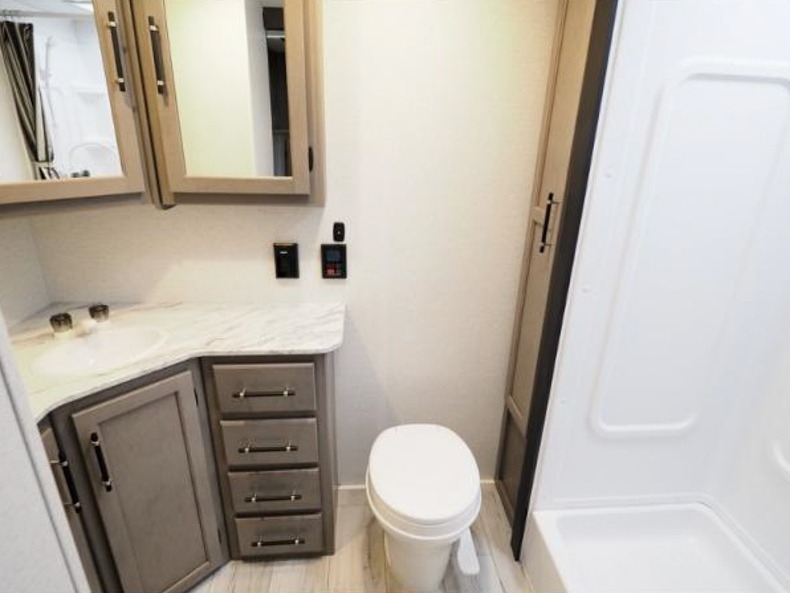 2025 Keystone Hideout 24RBS, $ 23,999