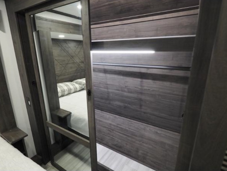 2025 Keystone Fuzion 442, $ 119,999