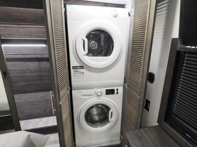 2025 Keystone Fuzion 442, $ 119,999