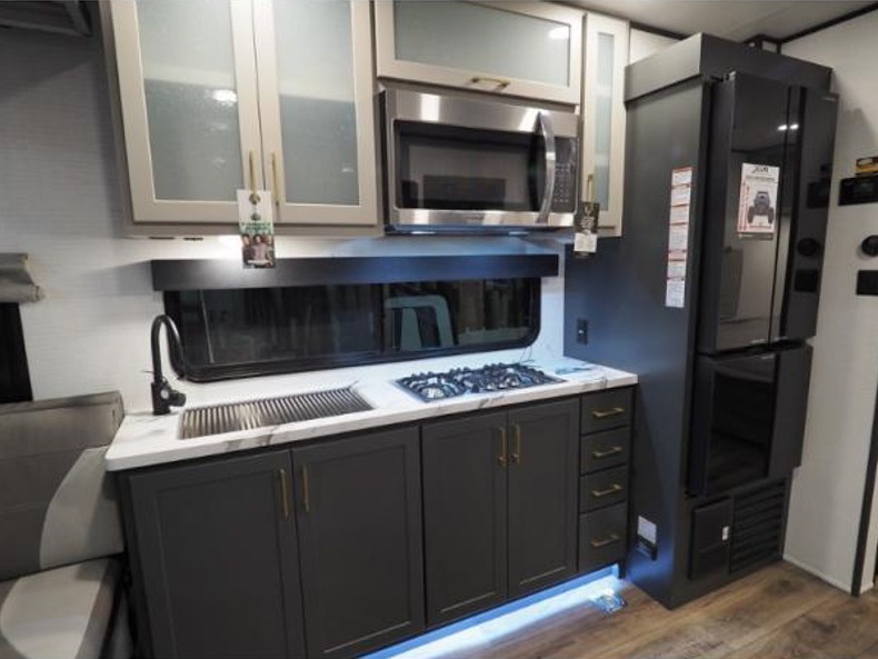 2025 Forest River XLR Boost 2017B, $ 48,674