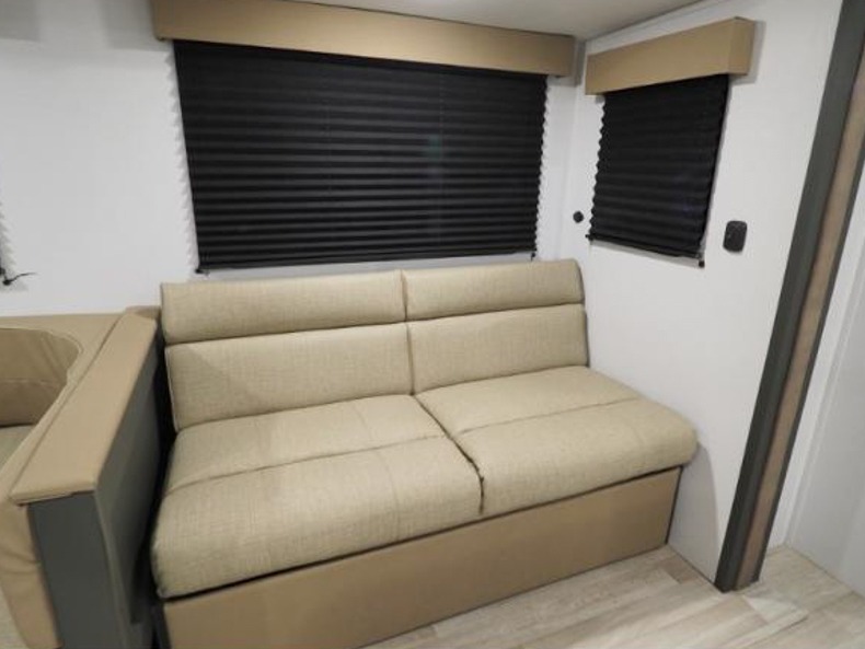 2025 Keystone Bullet Classic (East) 2640BH, $ 39,631