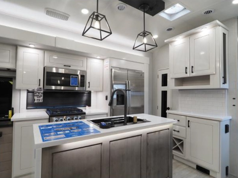 2026 Jayco Pinnacle 32RLTS, $ 94,999