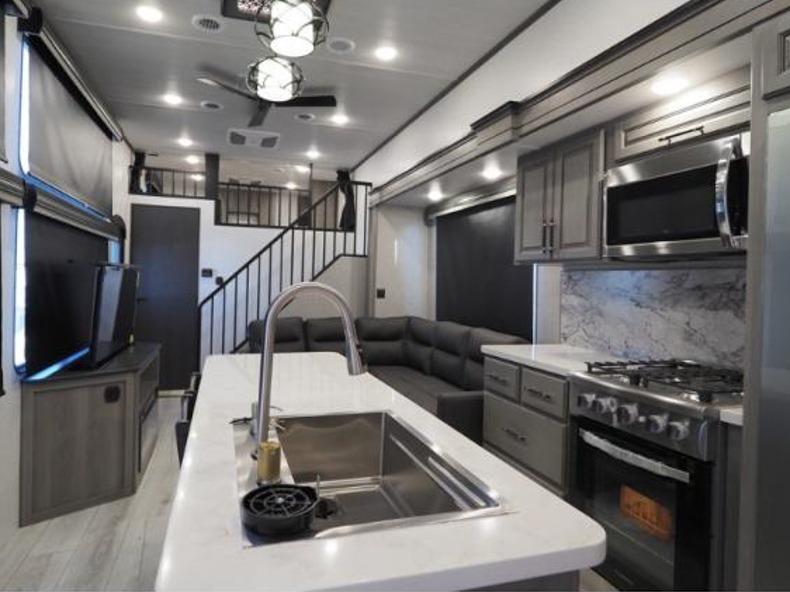 2025 Keystone Retreat 391HBDL, $ 104,994
