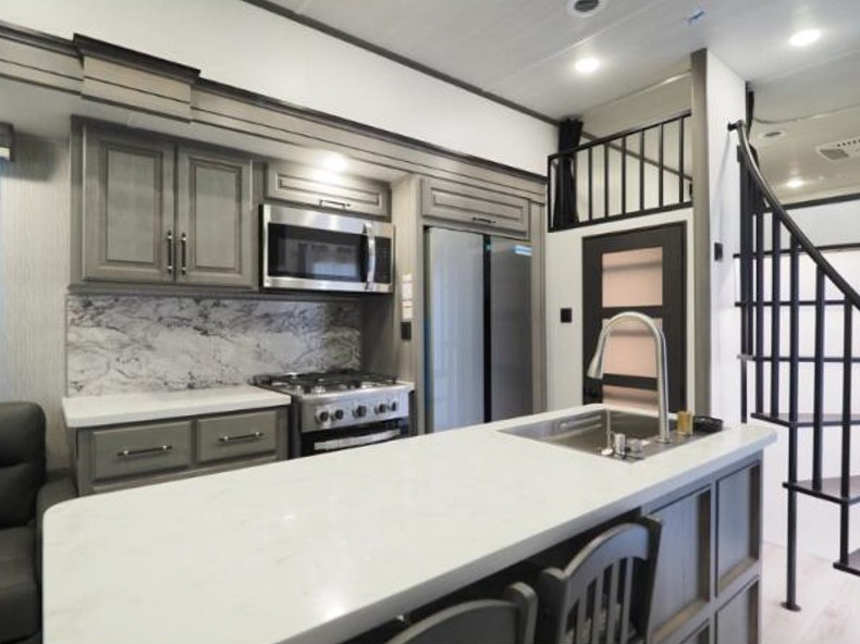 2025 Keystone Retreat 391HBDL, $ 104,994