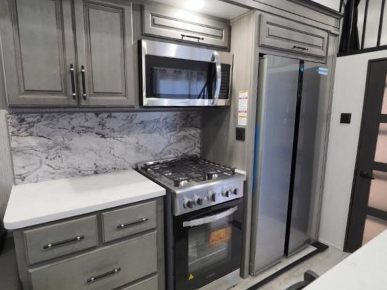2025 Keystone Retreat 391HBDL, $ 104,994