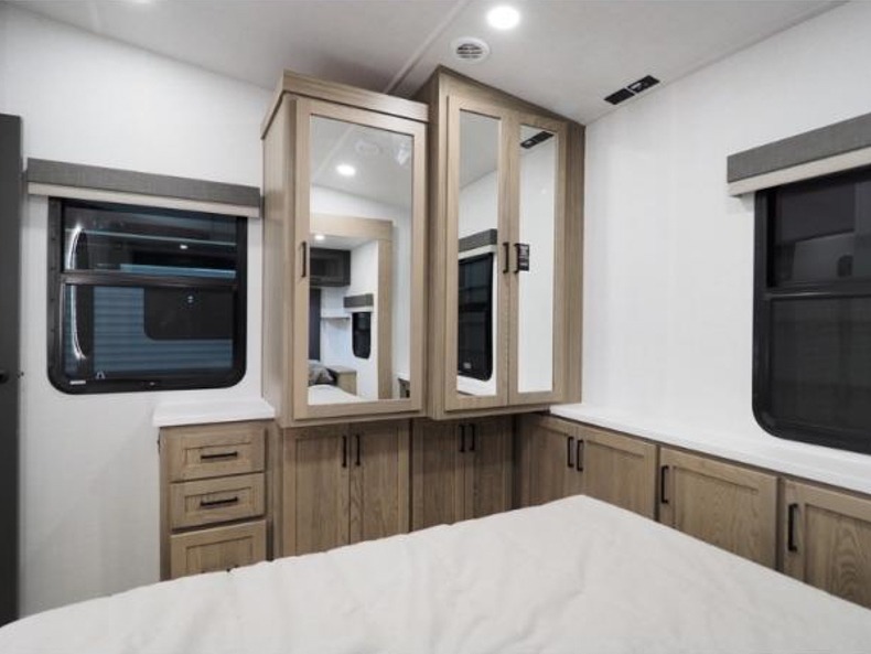 2026 Forest River Rockwood Signature Fifth Wheel 2, $ 77,576