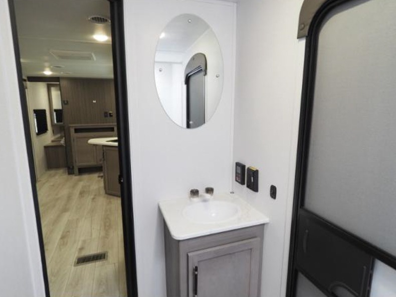 2025 Keystone Hideout Sport (Double Axle - East) 2, $ 23,999