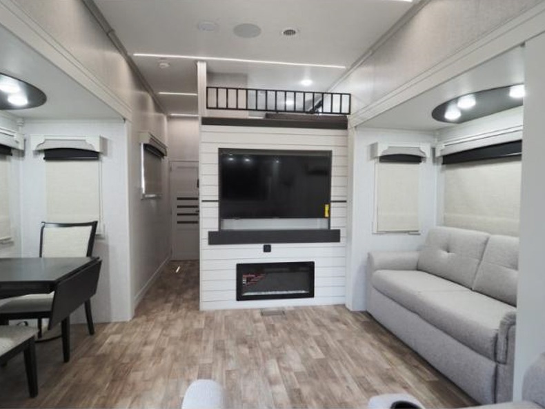 2025 Redwood Regency 3881FKL, $ 149,064
