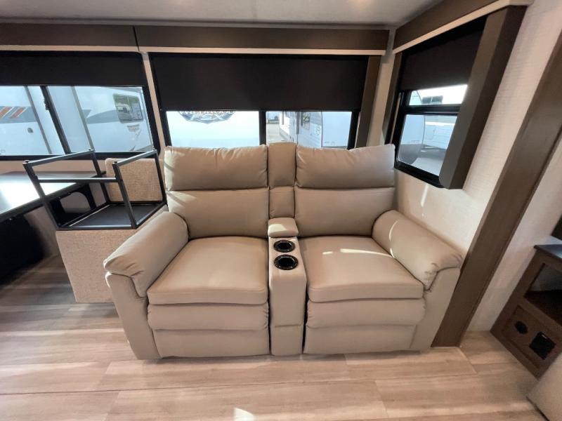 2026 Keystone Cougar Half-Ton (Travel Trailer) 29R, $ 62,717