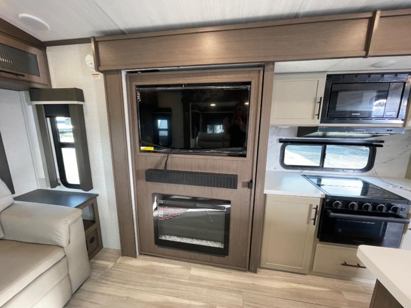 2026 Keystone Cougar Half-Ton (Travel Trailer) 29R, $ 62,717