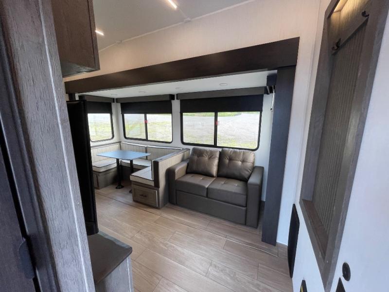 2026 Forest River Cherokee Arctic Wolf 287BH, $ 84,000