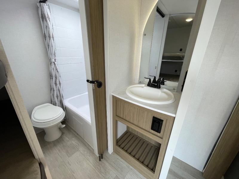 2025 Forest River Wildwood X-Lite 26ICE, $ 48,191