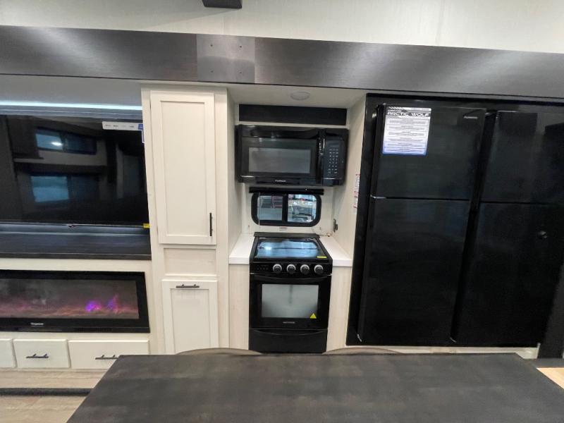 2026 Forest River Cherokee Arctic Wolf 38LEAH.G, $ 112,799