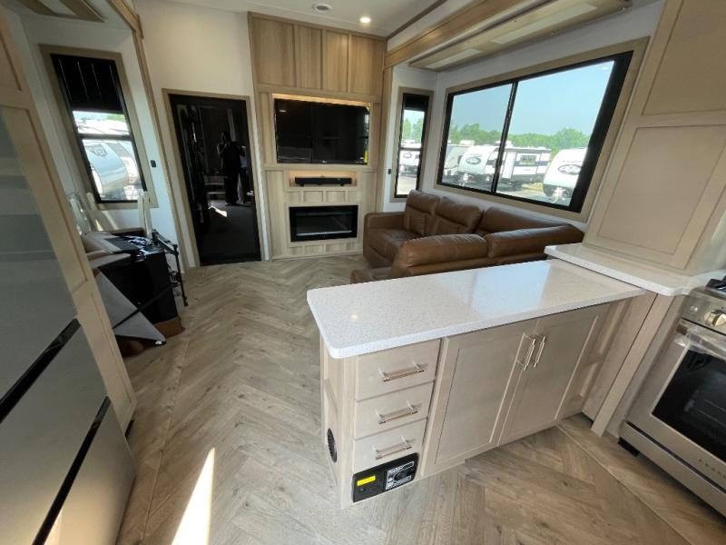 2025 Keystone Raptor 441, $ 119,990
