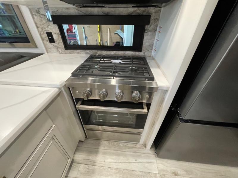 2025 Keystone Montana 3532SP, $ 84,995