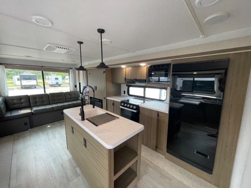 2025 Forest River Wildwood 27RE, $ 49,718