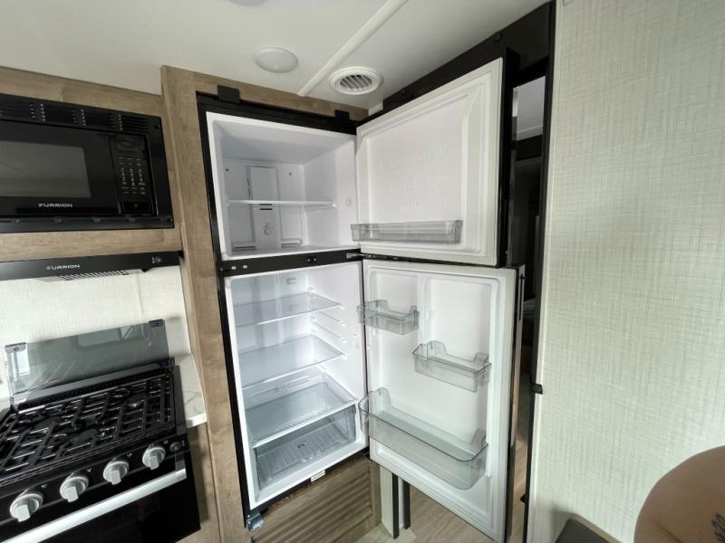 2027 Keystone Springdale 2100RLWE, $ 24,998