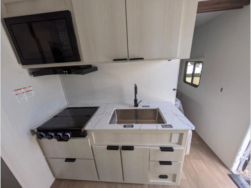 2027 Winnebago Access 25BH, $ 39,998