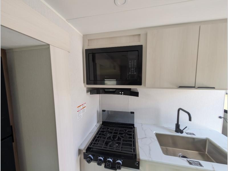 2027 Winnebago Access 25BH, $ 39,998