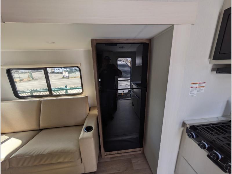 2027 Winnebago Access 25BH, $ 39,998