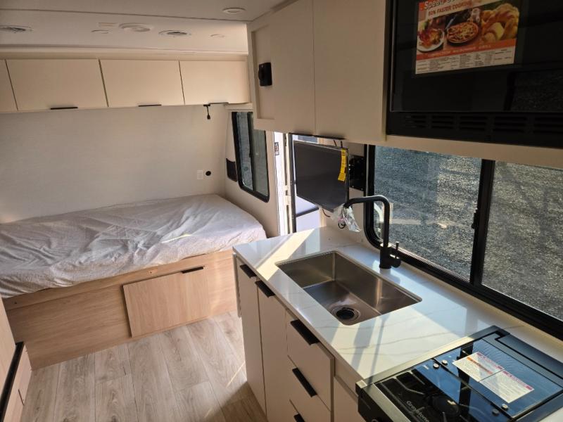 2026 Winnebago Micro Minnie 2108DS, $ 32,998