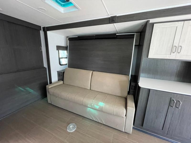 2027 Winnebago Sunflyer 28MB, $ 138,510