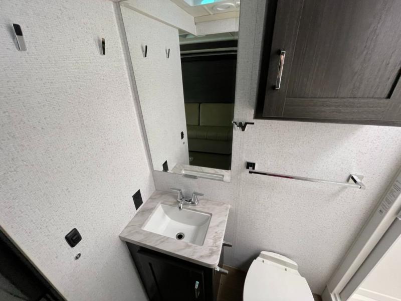2027 Winnebago Sunflyer 28MB, $ 138,510