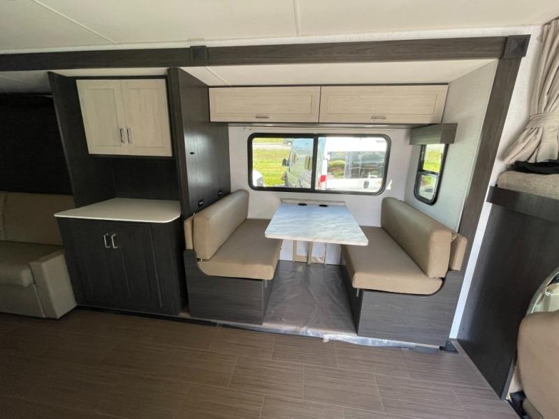 2027 Winnebago Sunflyer 28MB, $ 138,510