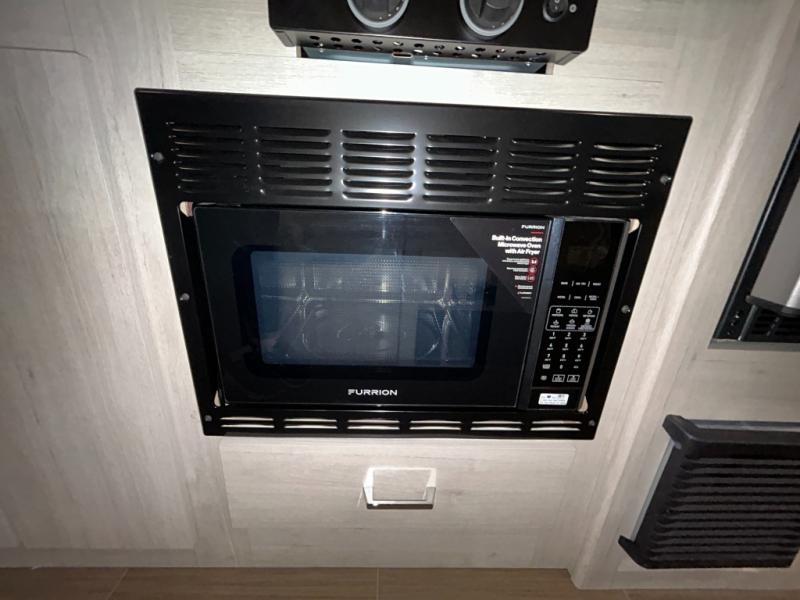2027 Winnebago Sunflyer 22RS, $ 105,945