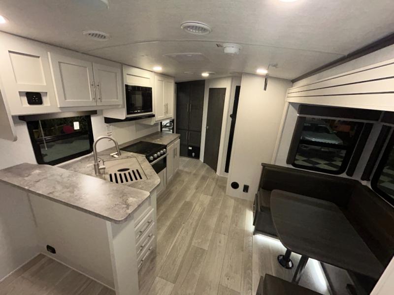 2026 Keystone Cougar Half-Ton (Travel Trailer) 22R, $ 35,998