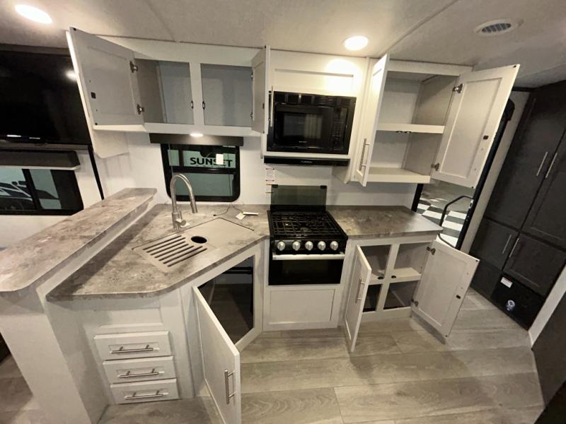 2026 Keystone Cougar Half-Ton (Travel Trailer) 22R, $ 35,998