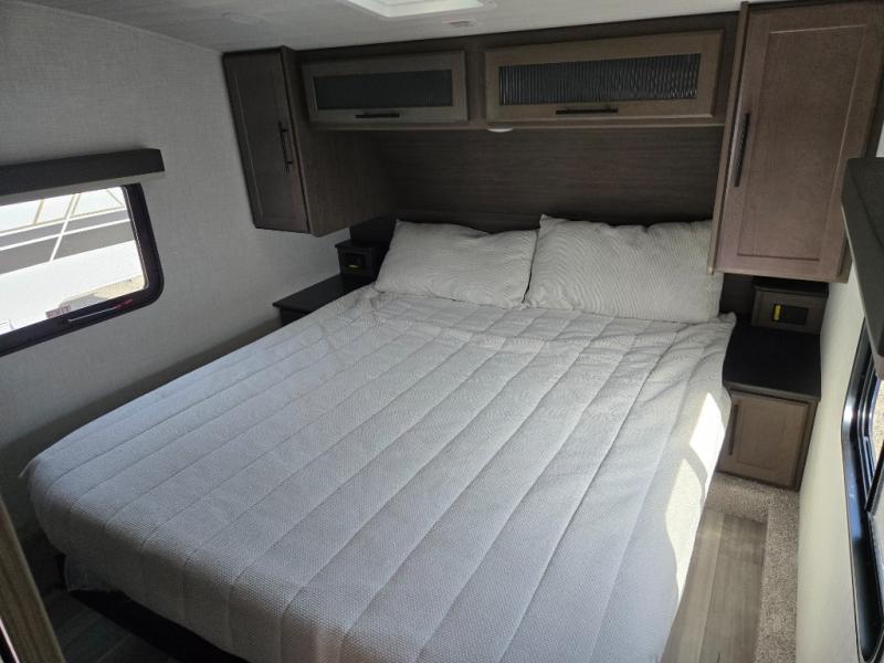2026 Keystone Cougar Half-Ton (Fifth Wheel) 23MLE, $ 57,998