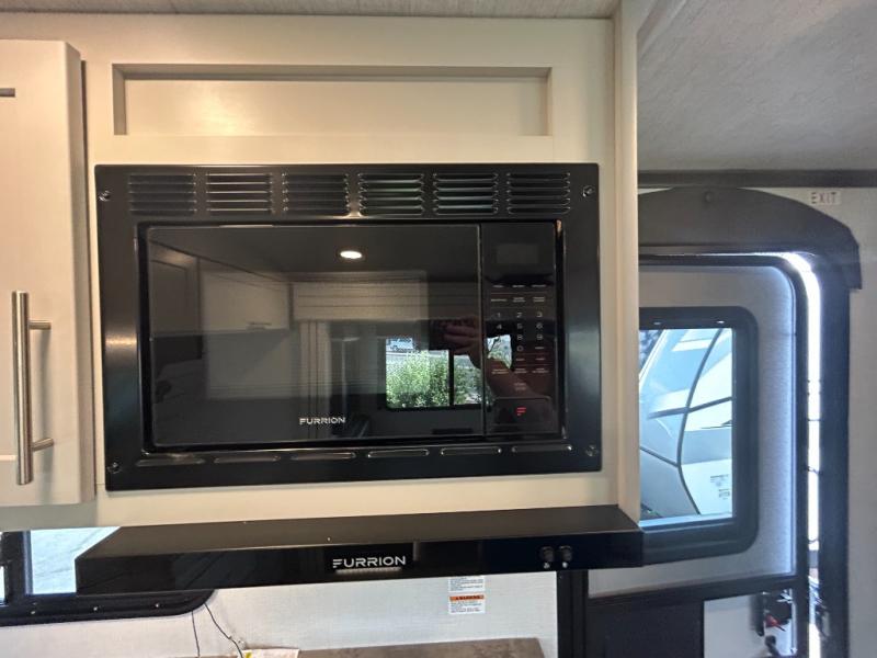 2026 Keystone Cougar Half-Ton (Travel Trailer) 25F, $ 44,998