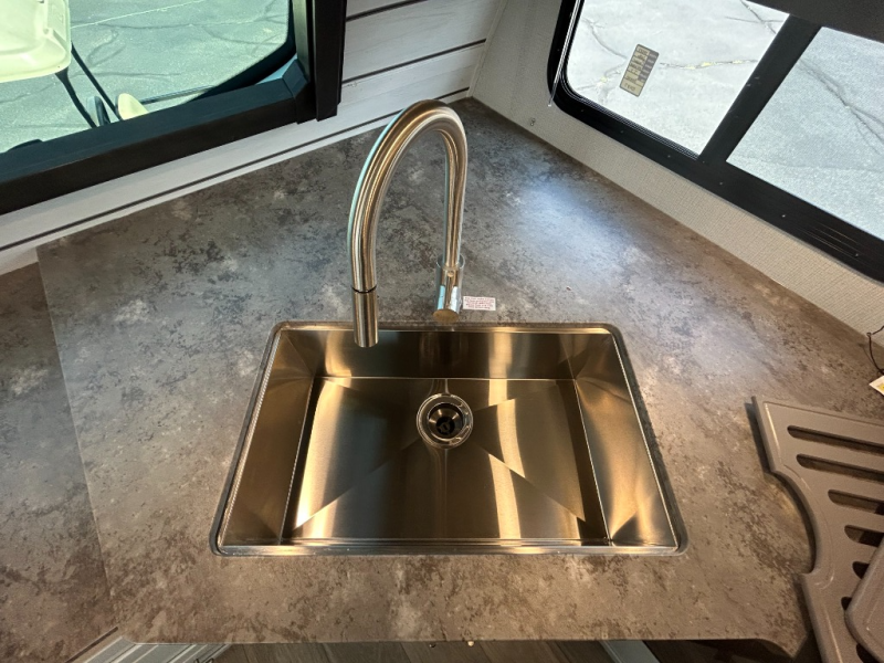 2026 Keystone Cougar Half-Ton (Travel Trailer) 25F, $ 44,998