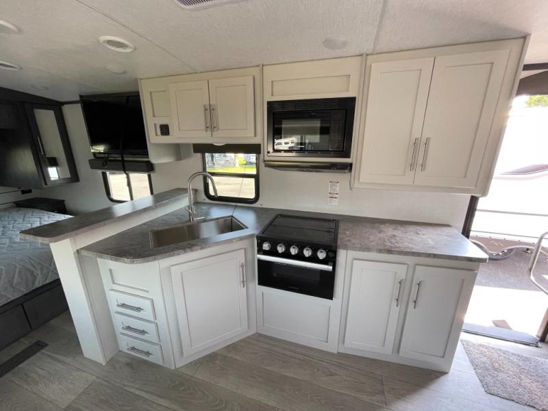 2026 Keystone Cougar Half-Ton (Travel Trailer) 22R, $ 35,998