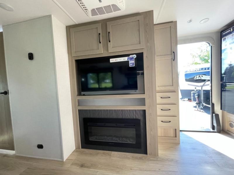 2025 Forest River Rockwood Ultra Lite 2614BS, $ 43,998