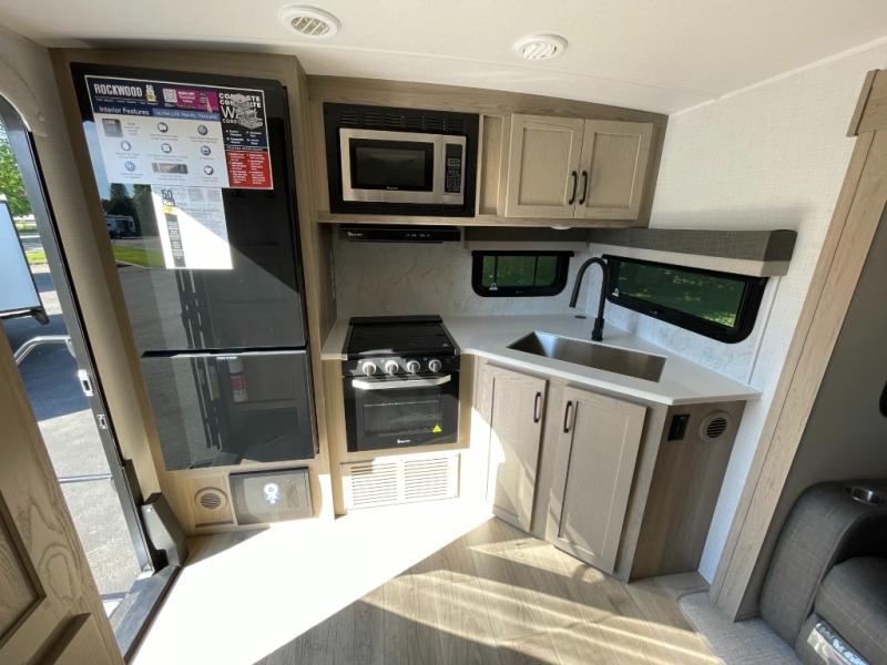 2025 Forest River Rockwood Ultra Lite 2614BS, $ 43,998