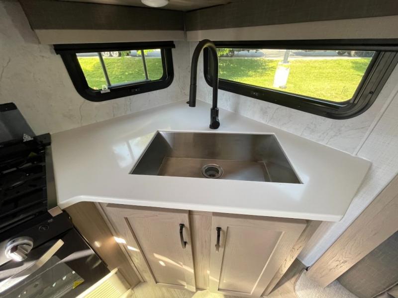 2025 Forest River Rockwood Ultra Lite 2614BS, $ 43,998