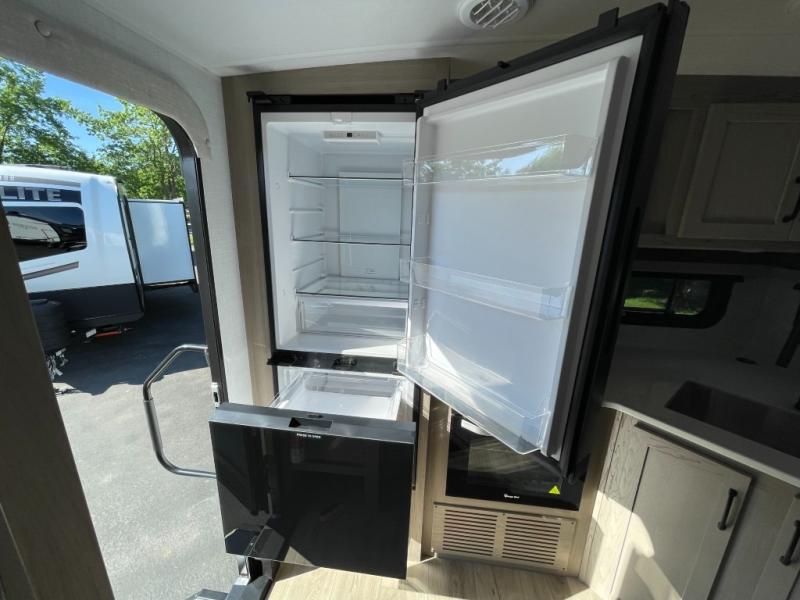 2025 Forest River Rockwood Ultra Lite 2614BS, $ 43,998