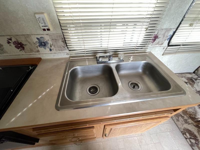 2004 Fleetwood Pioneer 18T6, $ 8,998