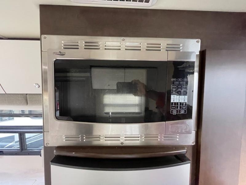 2016 Leisure Travel Vans Unity U24MB, $ 109,990
