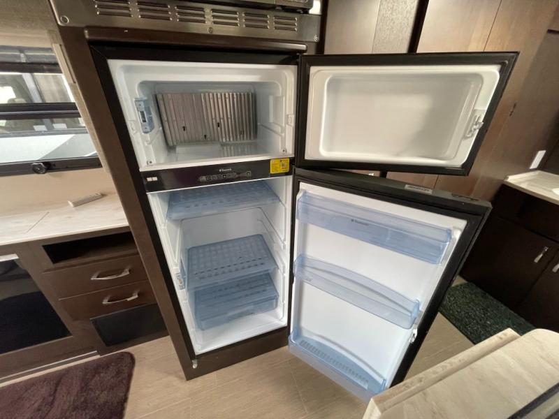 2016 Leisure Travel Vans Unity U24MB, $ 109,990
