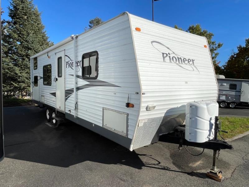 2006 Fleetwood Pioneer 280BH, $ 9,990