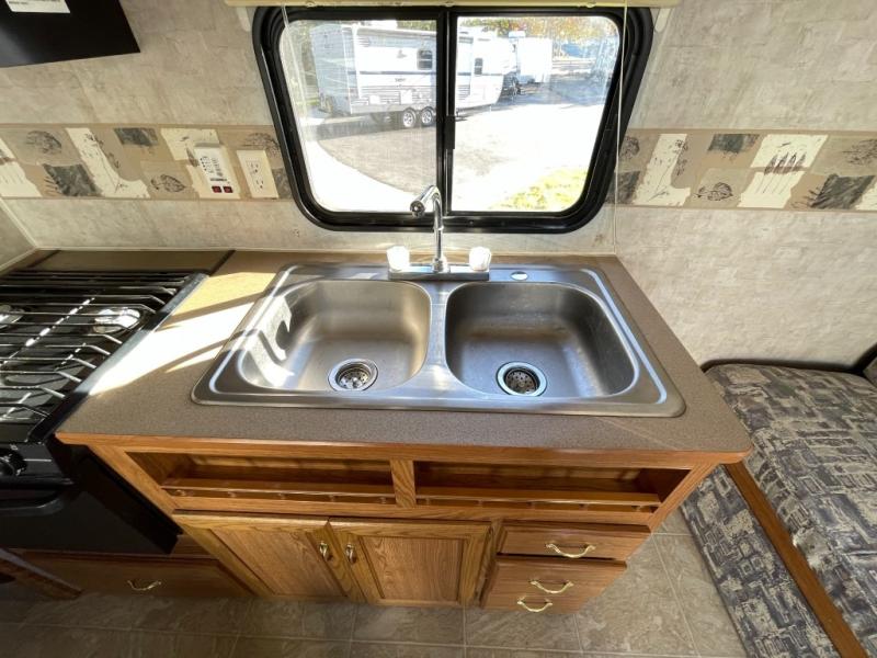 2006 Fleetwood Pioneer 280BH, $ 9,990