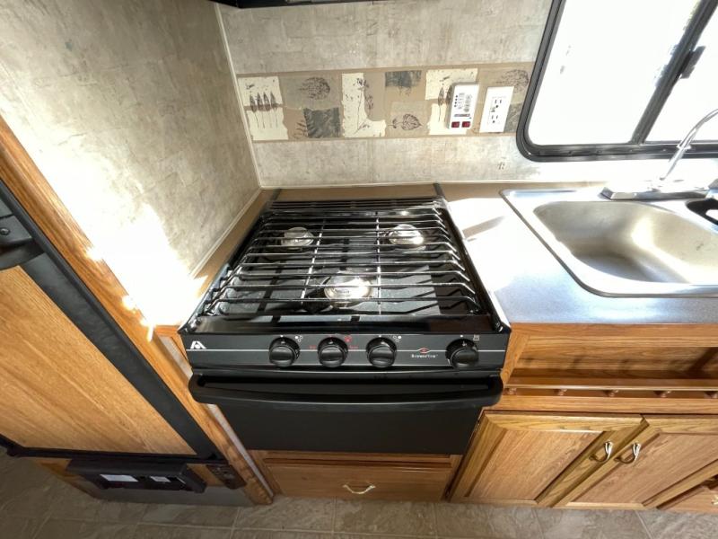 2006 Fleetwood Pioneer 280BH, $ 9,990