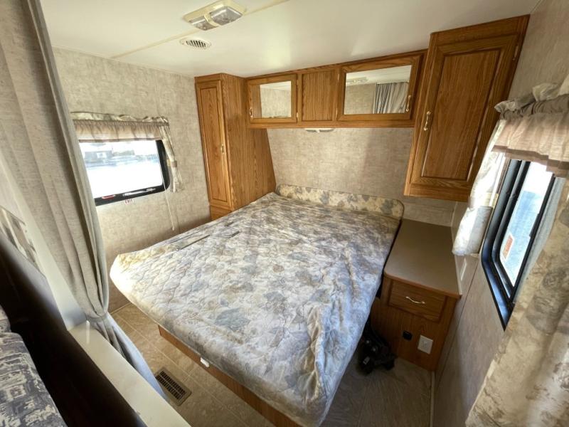 2006 Fleetwood Pioneer 280BH, $ 9,990
