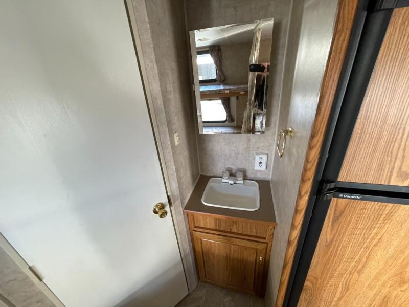 2006 Fleetwood Pioneer 280BH, $ 9,990