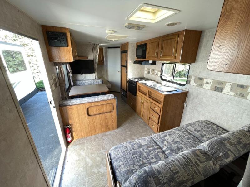 2006 Fleetwood Pioneer 280BH, $ 9,990