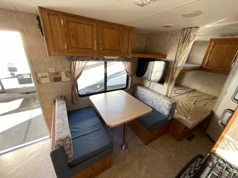 2006 Fleetwood Pioneer 280BH, $ 9,990